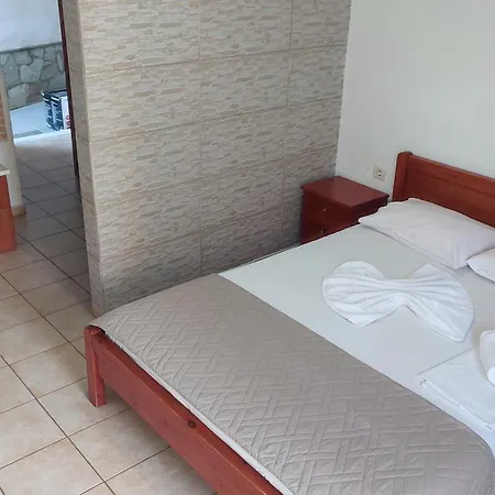 Christina Sea Side B Apartmanhotel *